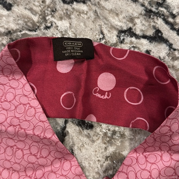 Coach signature c and polka dot pink 100% silk scarf ponytail, ascot 36”x2.5” - Picture 4 of 6